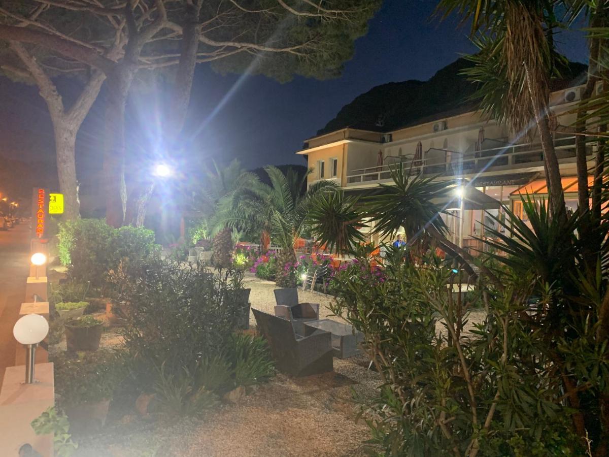 Logis Hotel Restaurant Le Kalliste Hyères Dış mekan fotoğraf